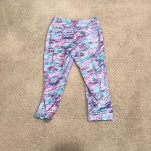 Fun colored capri-leggings.
